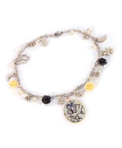 Bracciale dipinto a mano – Fiori in bianco e nero