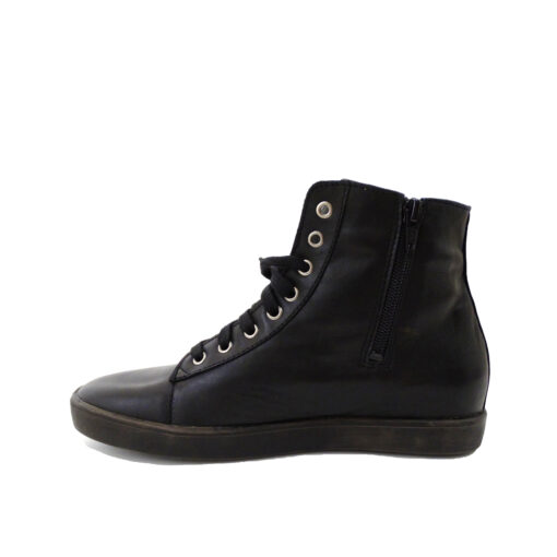 Sneakers dipinte a mano – Love is All