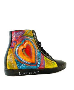 Sneakers dipinte a mano – Love is All