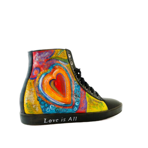 Sneakers dipinte a mano – Love is All