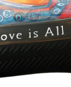 Sneakers dipinte a mano – Love is All