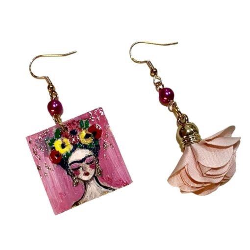 Orecchini dipinti a mano – Arte in rosa, omaggio a Frida Kahlo