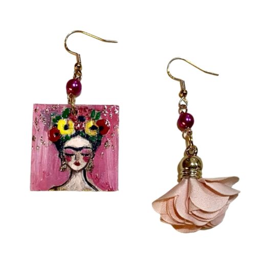 Orecchini dipinti a mano – Arte in rosa, omaggio a Frida Kahlo