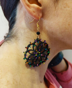 Orecchini dipinti a mano – Luminarie Salentine Rosone Nero Glitter