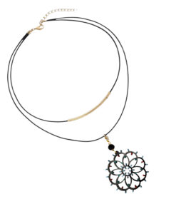 Collana dipinta a mano – Luminarie Salentine Rosone Nero Glitter