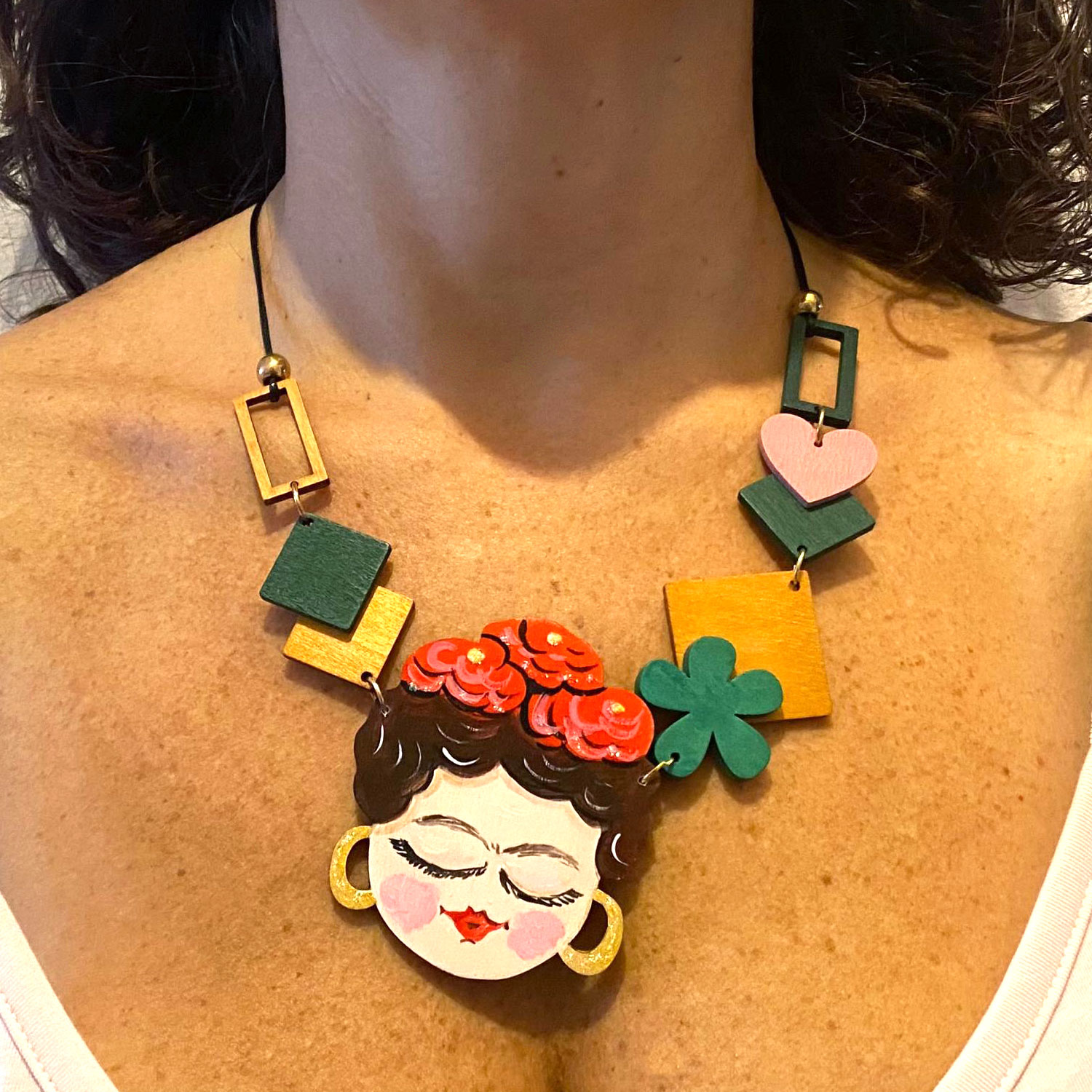 Collana dipinta a mano – Ispirato a Frida Kahlo Collana dipinta a mano – Ispirato a Frida Kahlo