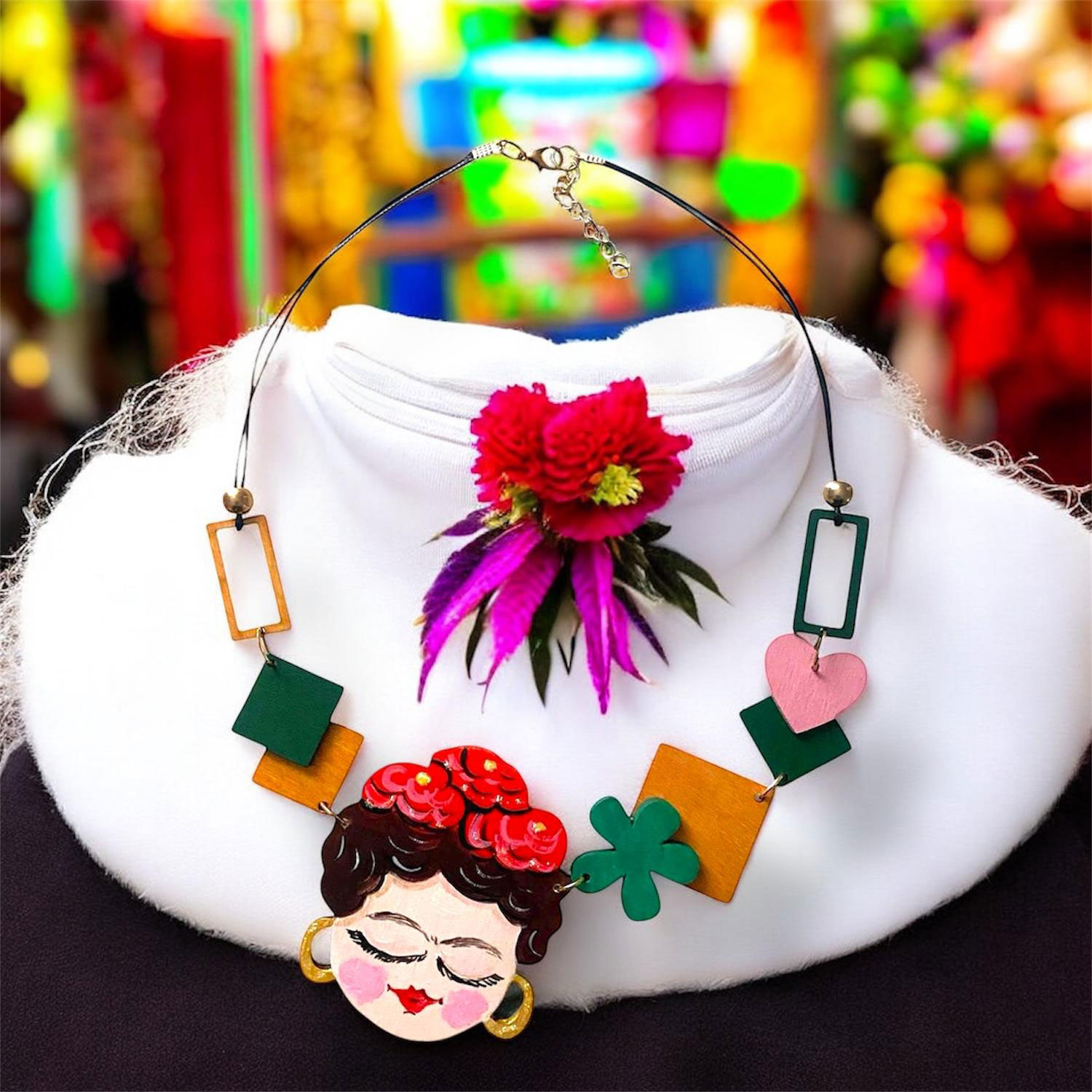 Collana dipinta a mano – Ispirato a Frida Kahlo Collana dipinta a mano – Ispirato a Frida Kahlo