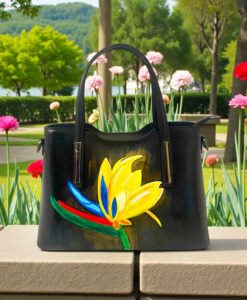 Borsa dipinta a mano – Sterlizia, un fiore o una farfalla? Omaggio a Romina Petrini